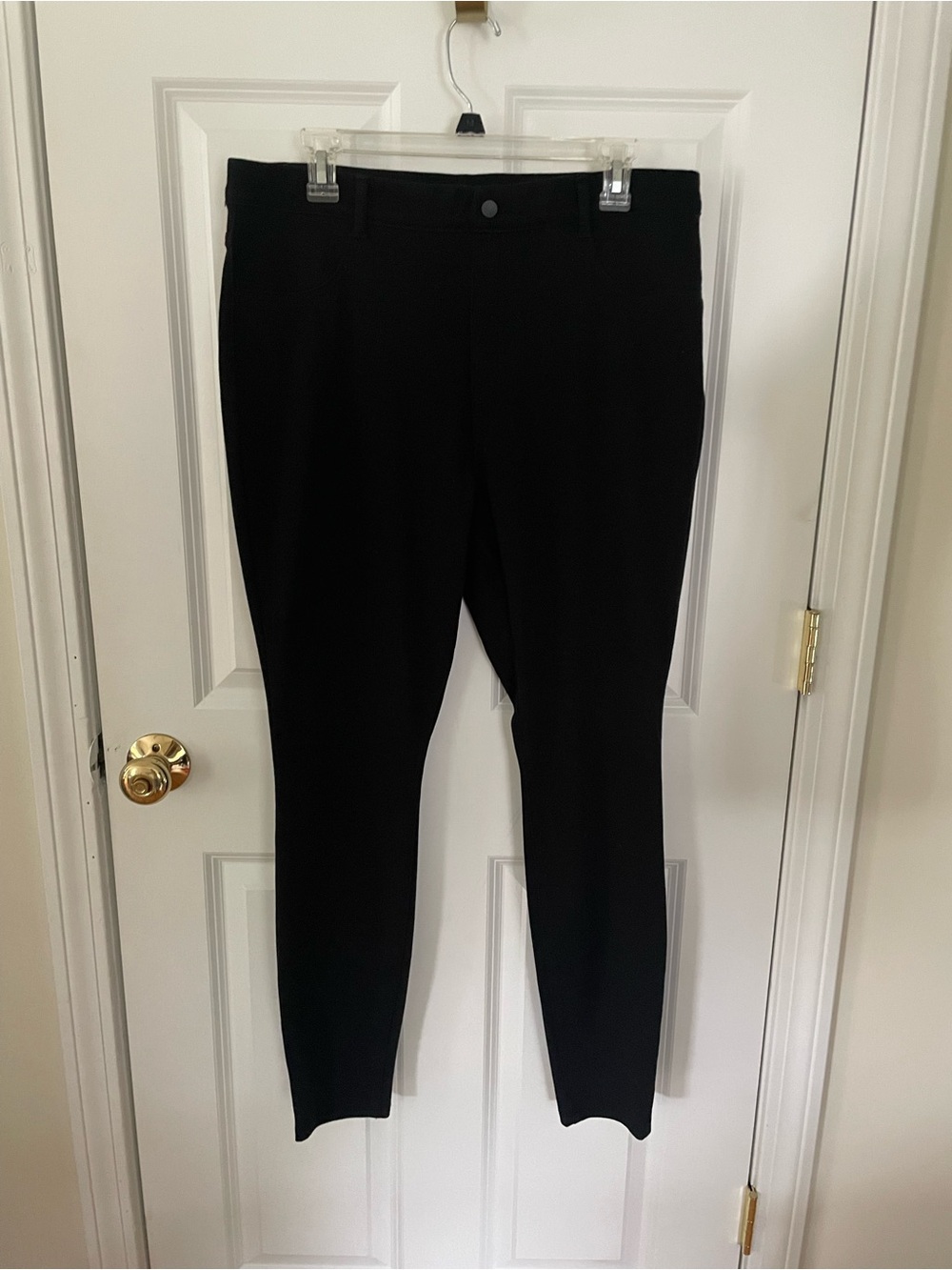 Time and Tru Woman’s black pull on pants